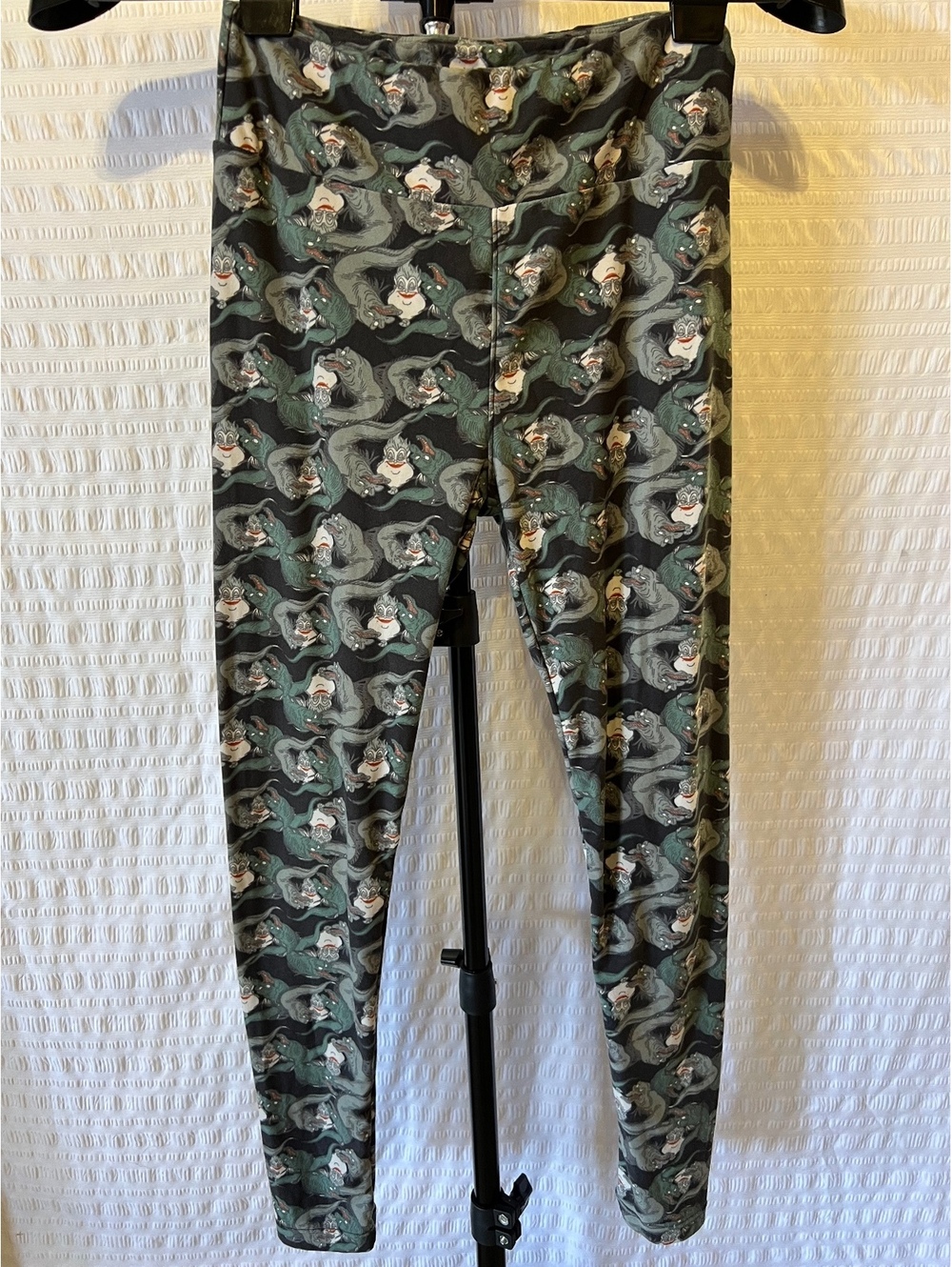 LuLaRoe Disney Little Mermaid Ursula Sea Dragons Leggings – One Size